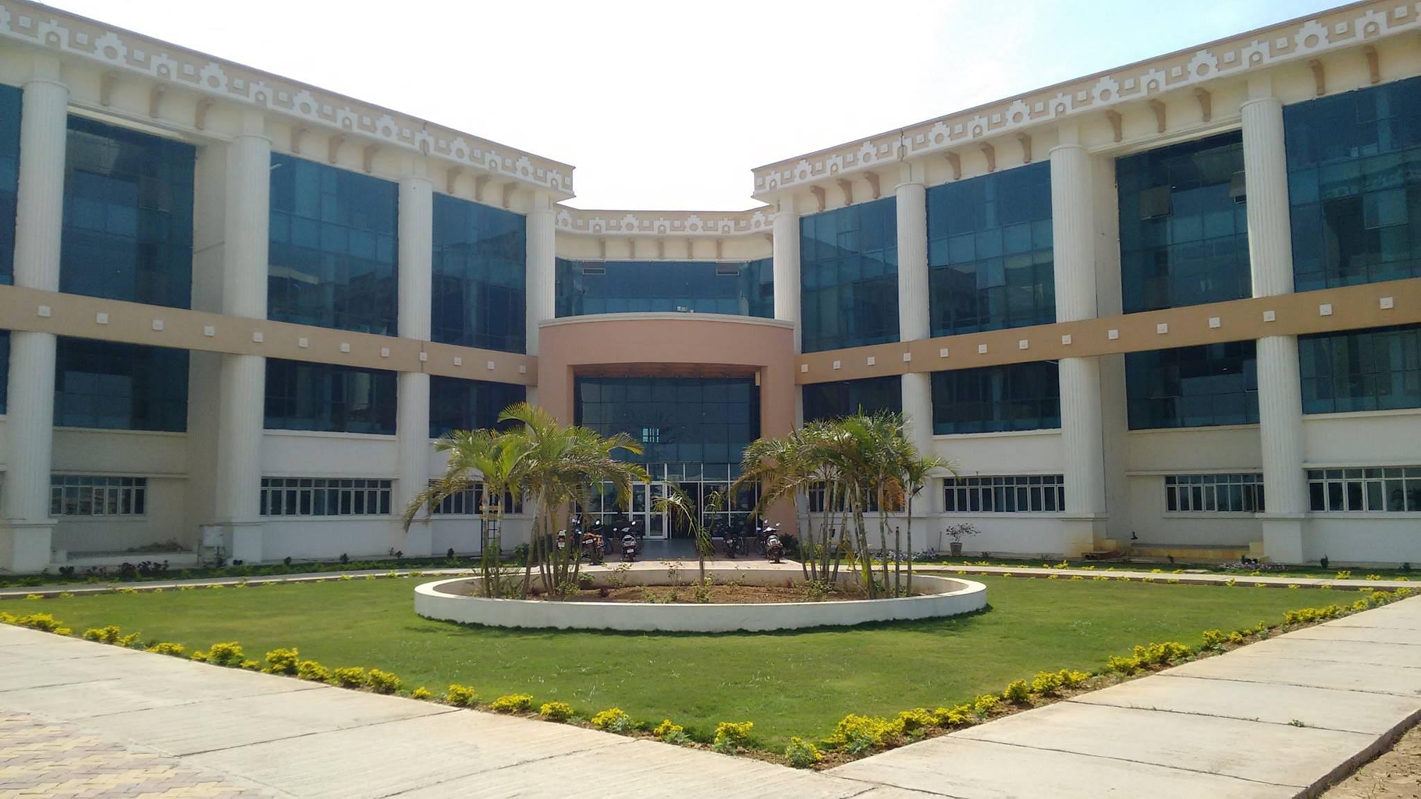 IIT Gandhinagar Reviews on Placements, Faculty and Facilities