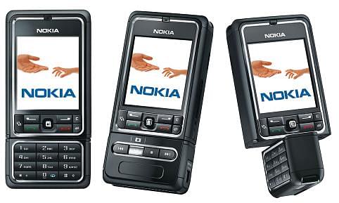 11 Cell Phones from the Early 2000s that Defined Cool before