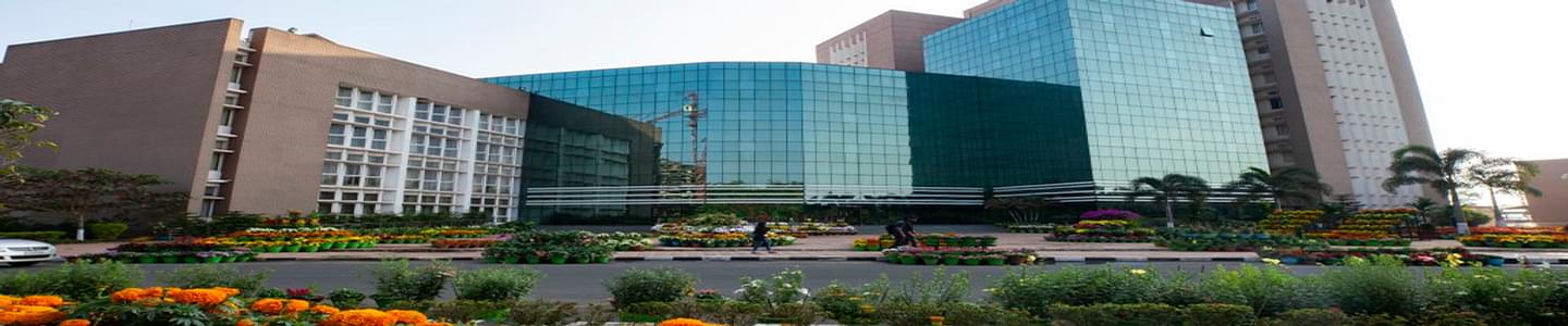 EMLYON Business School banner